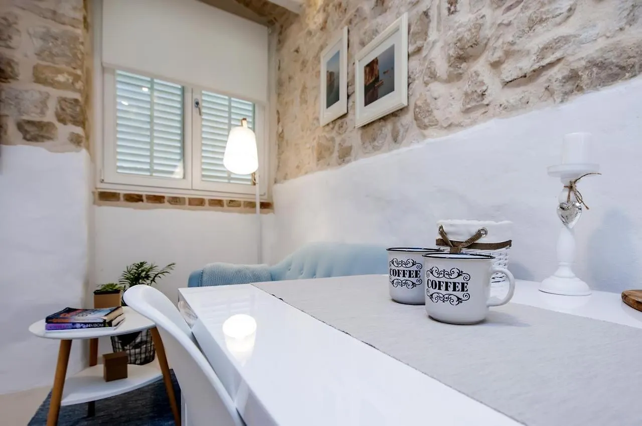 Luna Rooms And Studios Rovinj 0*,  Croatia