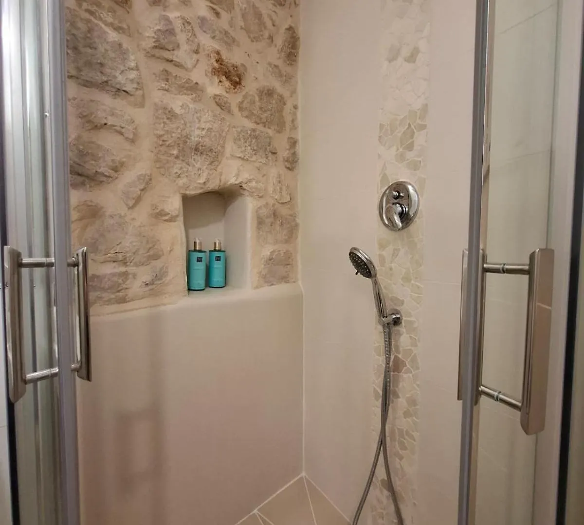 Apartment Luna Rooms And Studios Rovinj Croatia