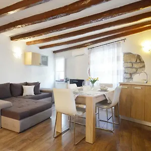 Eleni Apartment